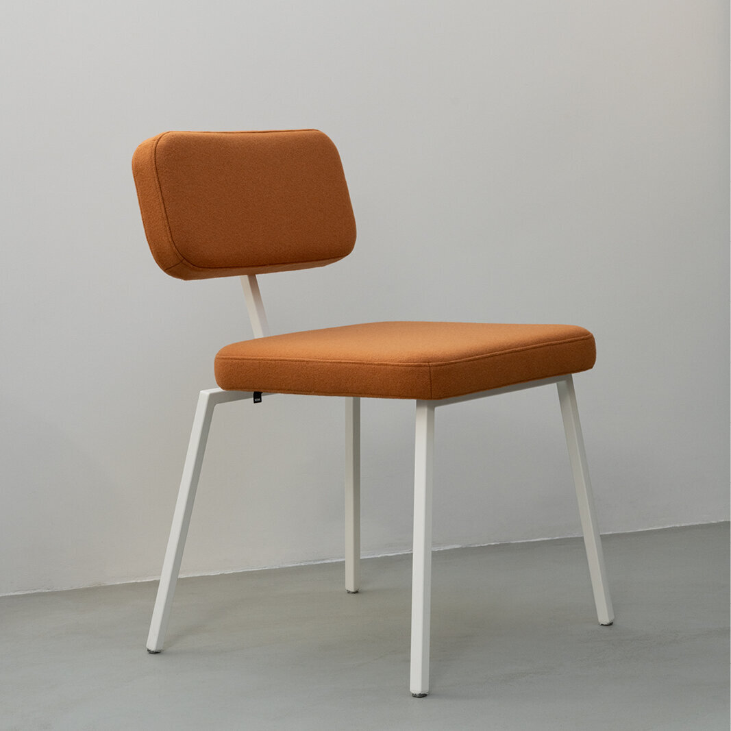 Design modern dining chair | Ode Chair without armrest Beige facet beige1037 | Studio HENK | 