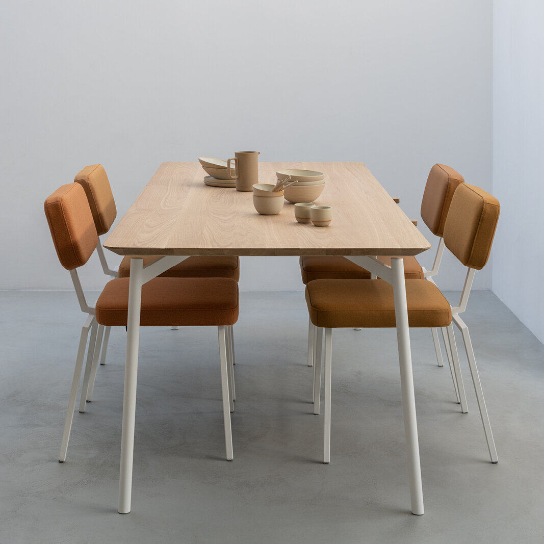 Design modern dining chair | Ode Chair without armrest Beige facet beige1037 | Studio HENK | 