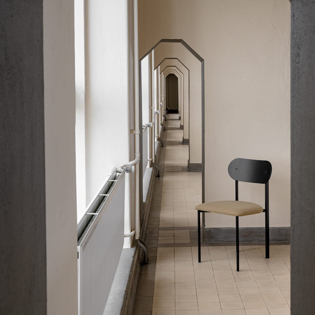 Design modern dining chair | Oblique Dining Chair Brown hallingdal65 224 | Studio HENK | 