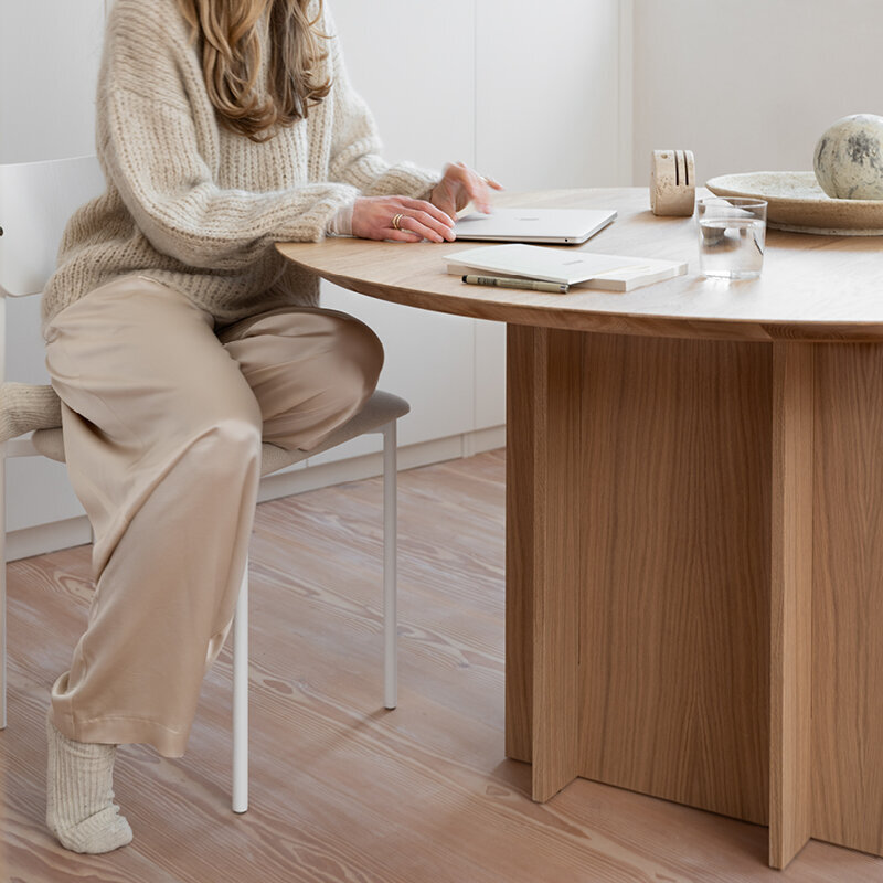 Design modern dining chair | Oblique Dining Chair Brown hallingdal65 224 | Studio HENK | 
