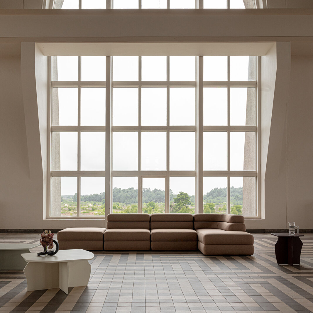Design modern sofa | Layer 3.5 seater corner sofa open right Beige | Studio HENK | 