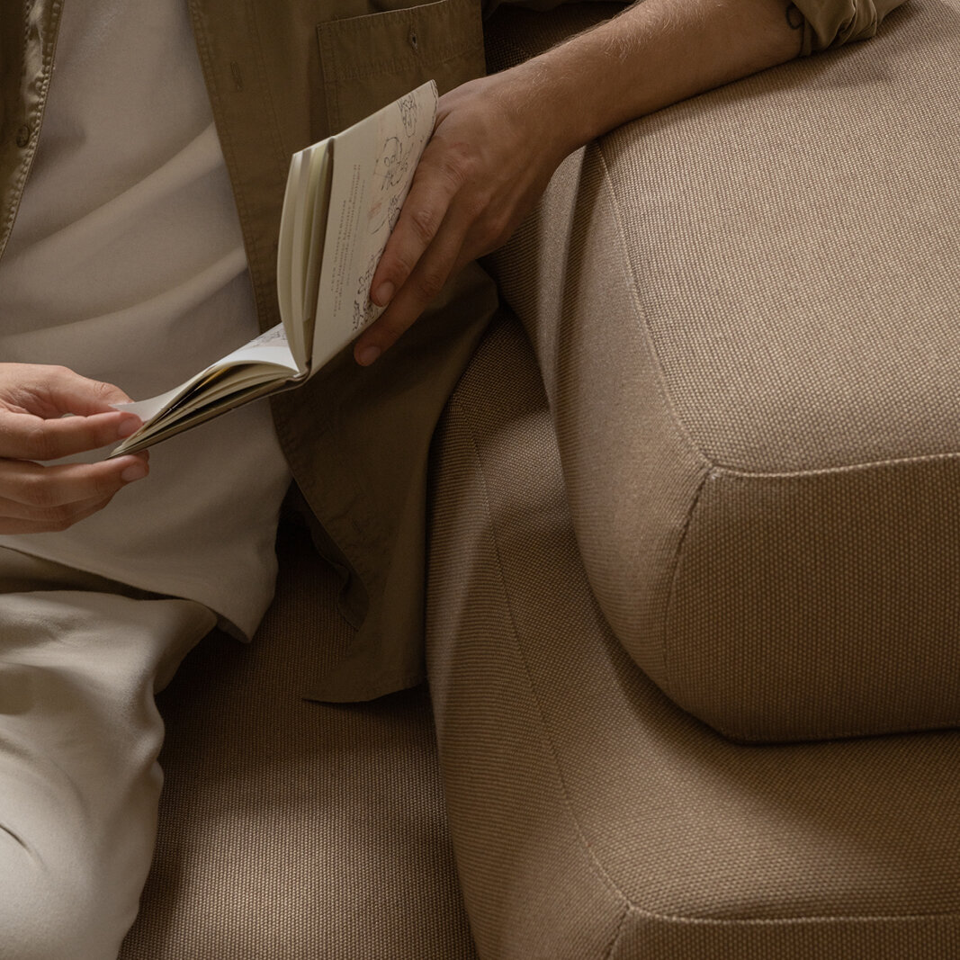 Design modern sofa | Layer 3.5 seater corner sofa open right Beige | Studio HENK | 