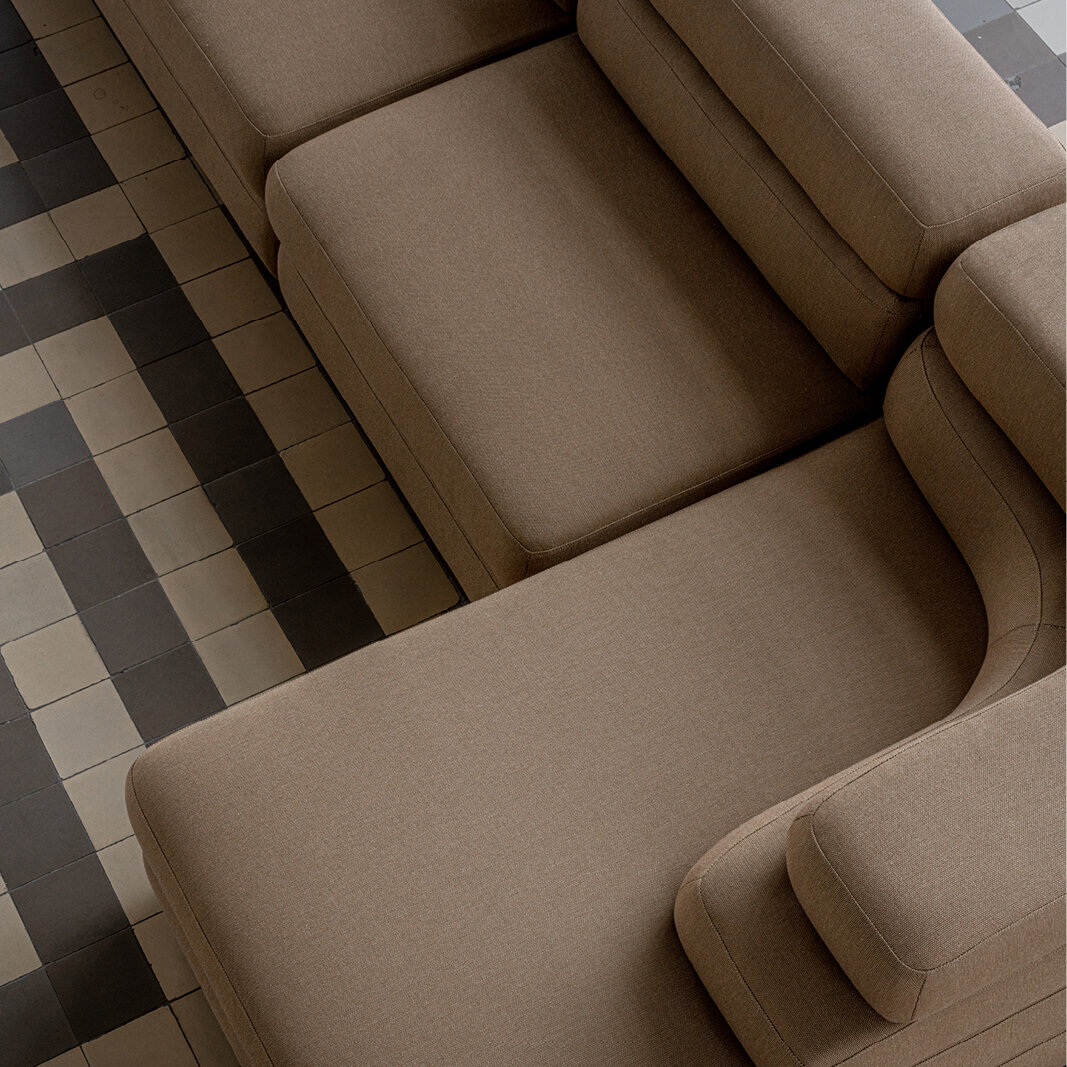 Design modern sofa | Layer 3.5 seater corner sofa open right Beige | Studio HENK | 