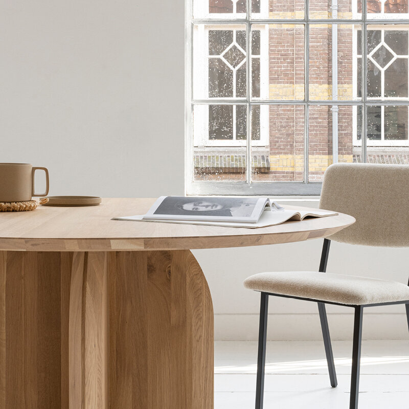 Ronde Design dining table | Slot Tripod Walnut naturel lacquer | Walnut naturel lacquer | Studio HENK | 