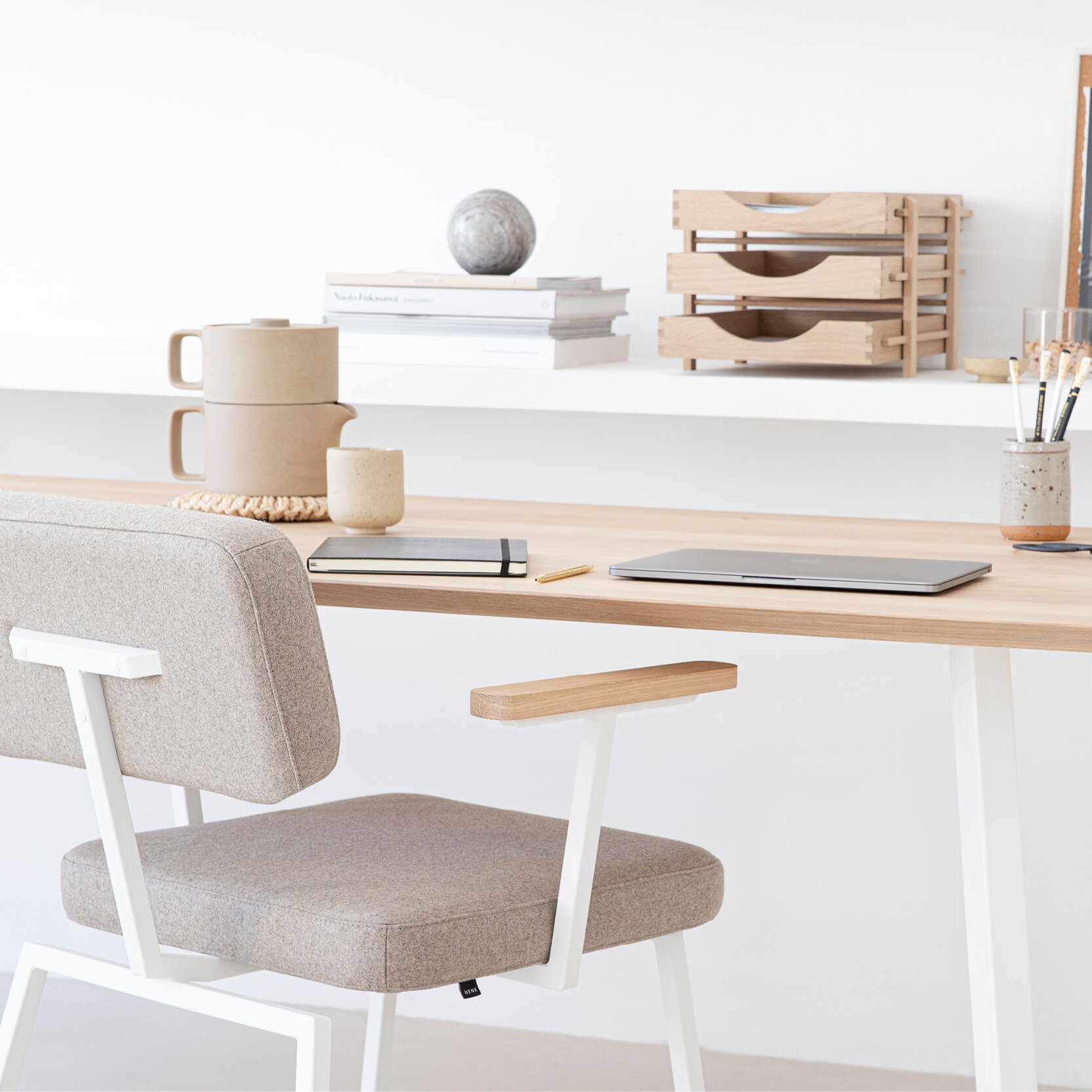 Rectangular Design dining table | New Classic Home Desk Steel black powdercoating | Oak hardwax oil natural light | Studio HENK | 