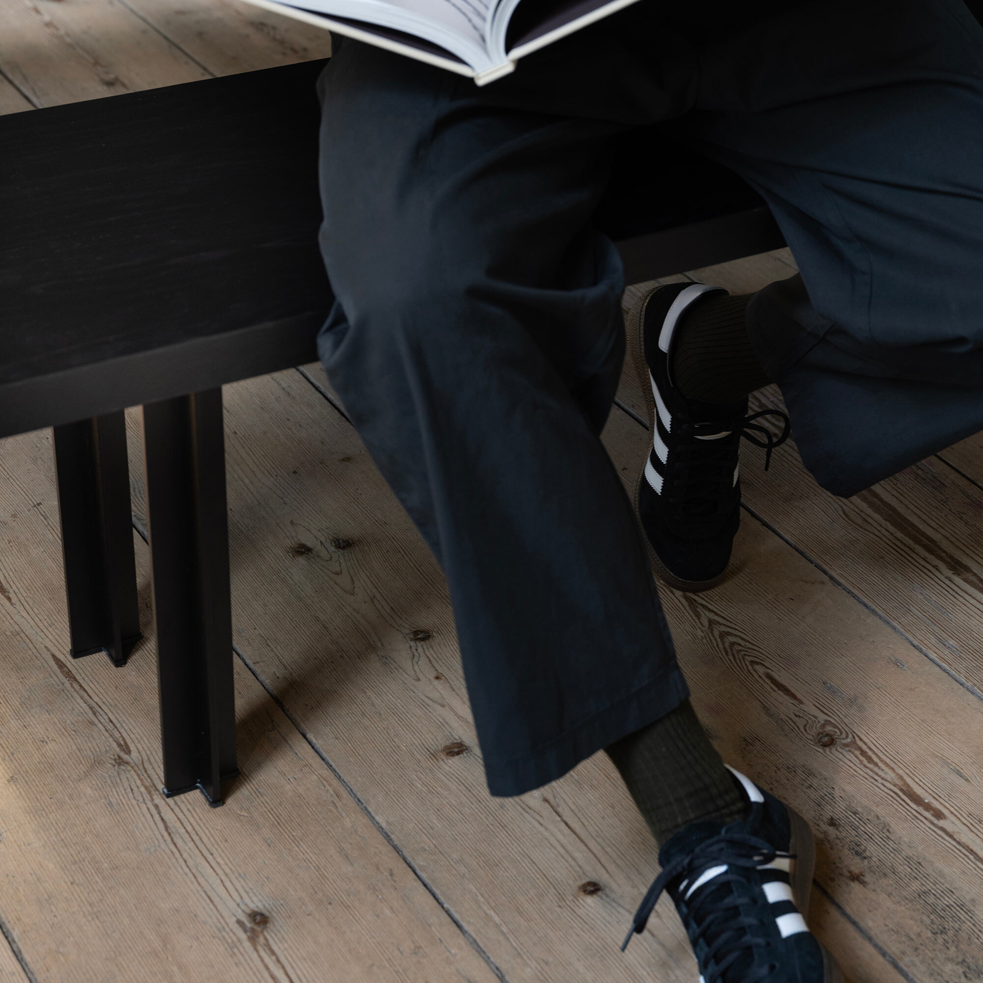 Design Dining Bench | Cross Bench Steel black powdercoating | Walnut naturel lacquer | Studio HENK | 