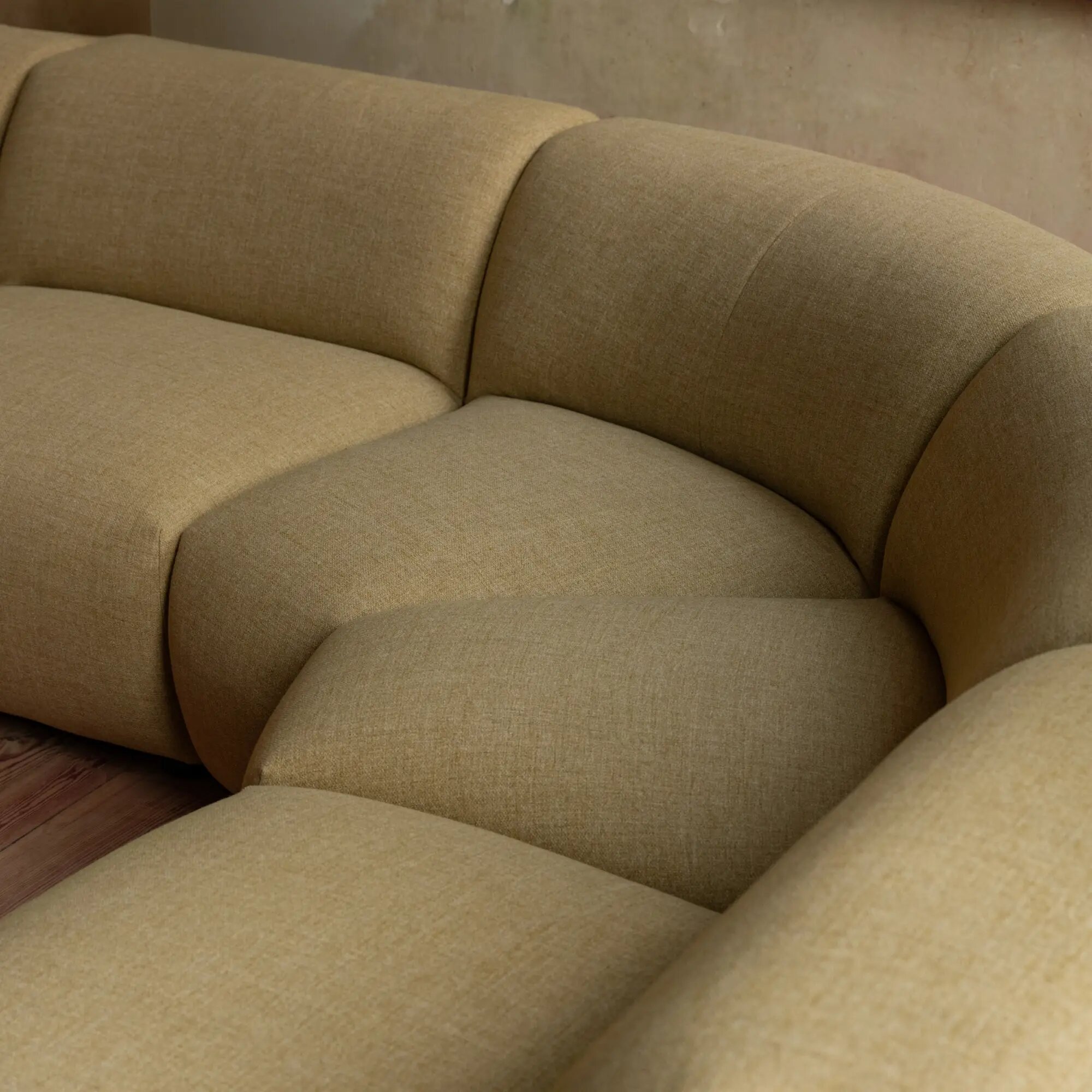 Design modern sofa | Cosy 4 seater 45 degree corner sofa Beige | Studio HENK | 