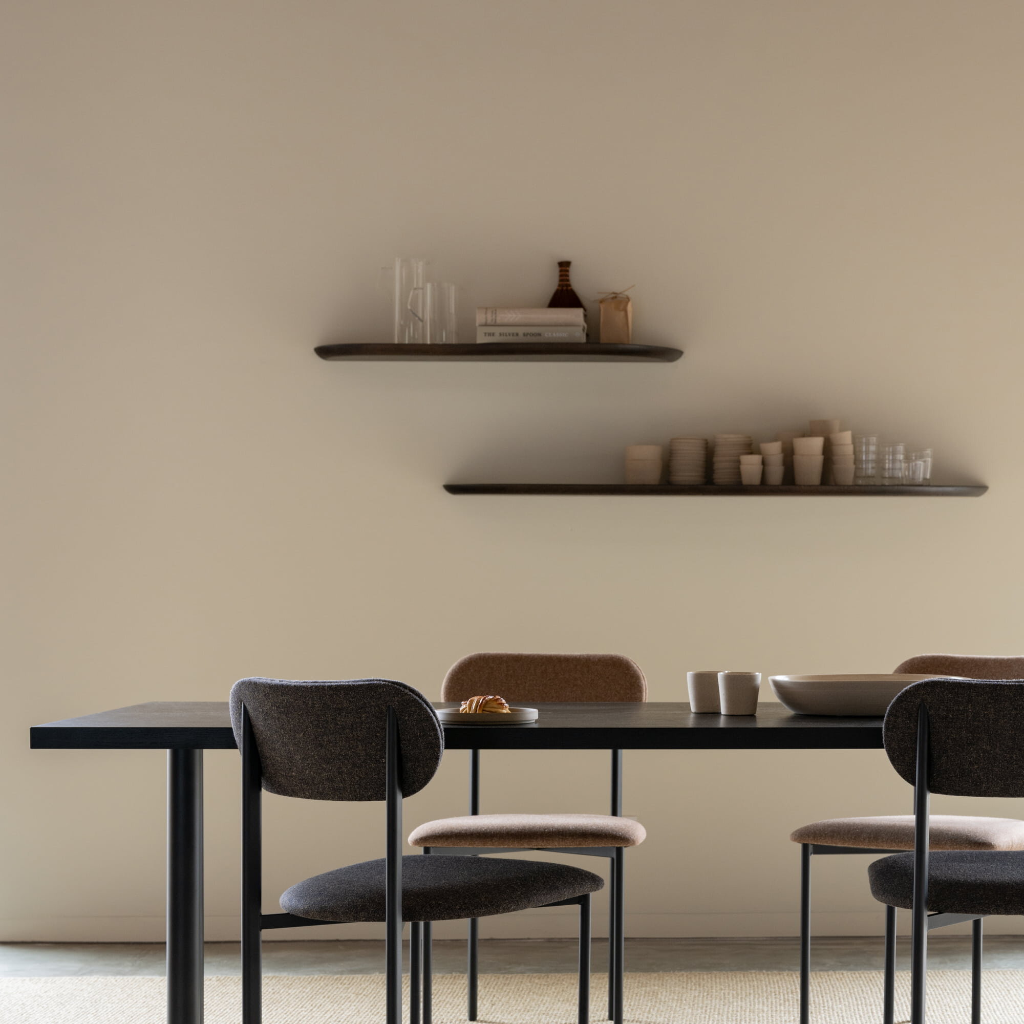 Design shelf | Blob shelf M Right Walnut naturel lacquer Radius | Studio HENK | 